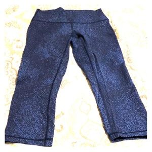 Lululemon’s Wunder Under High Rise 21” crop size 8